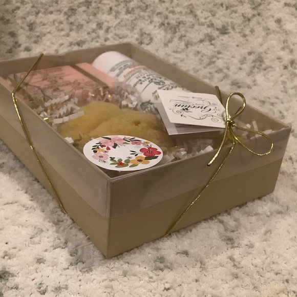 Grecian Soap Co. Scented Black Raspberry Vanilla Bath & Body Gift Set NWT. - Picture 10 of 16